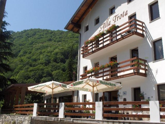 Albergo Alla Trota Pulfero 外观 照片
